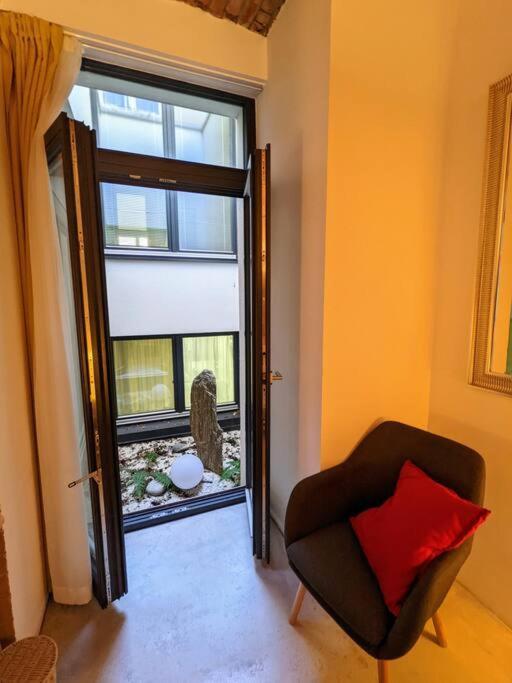 Romantic And Atypical Apartments In Prague'S Montmartre Exterior photo